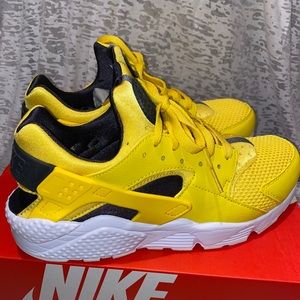 Men’s Nike Air Huarache - Run Tour Yellow